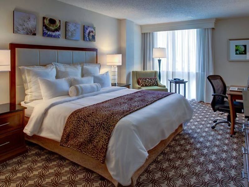 Houston Marriott North Hotel Room photo